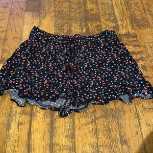 Top Shop- red floor, black color